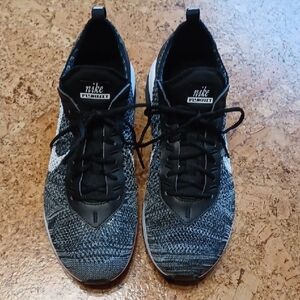 Nike Women's Black & White Air Max Flyknit Racer Size 8.5 New Without Box